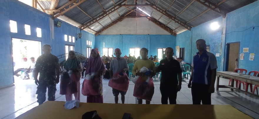 PENYALURAN BANTUAN NELAYAN DESA LASALIMU